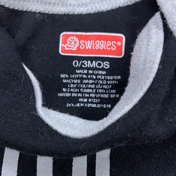 Baby Boy Lot- 0-3 Mo. Carters Incl. Old Navy Brand- 4 shirts-2 pants-1 pr socks - Picture 5 of 17